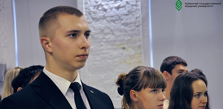 Родион Пилюк на пьедестале банка «Центр-Инвест»