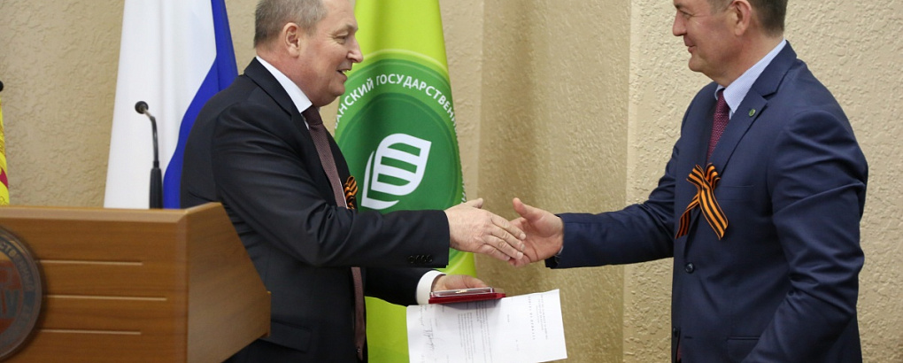 На ученом совете С.В. Гаркуша вручил благодарности труженикам АПК края