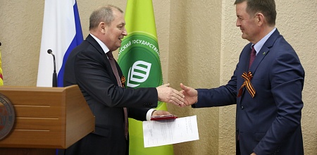 На ученом совете С.В. Гаркуша вручил благодарности труженикам АПК края
