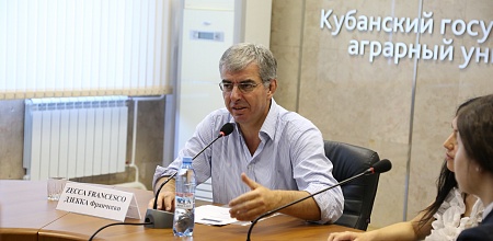 Lecture of a professor from La Sapienza